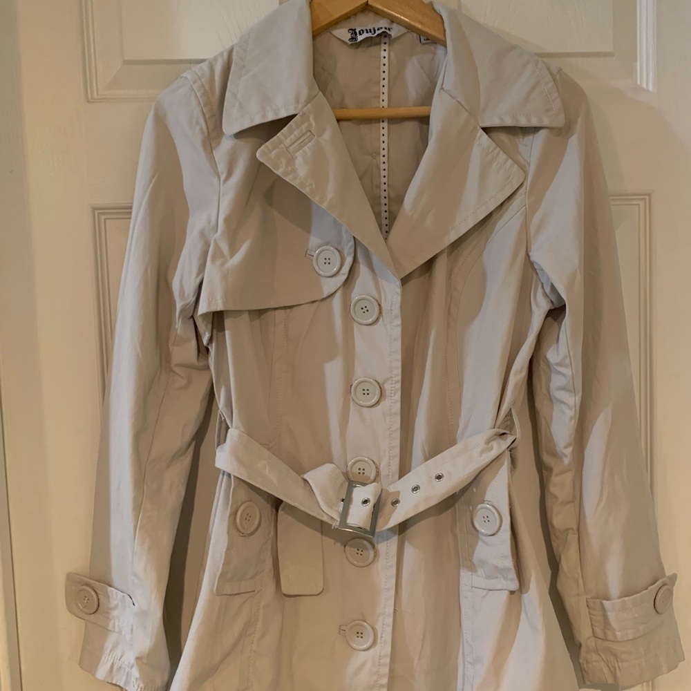 Women’s light jacket. Like new.